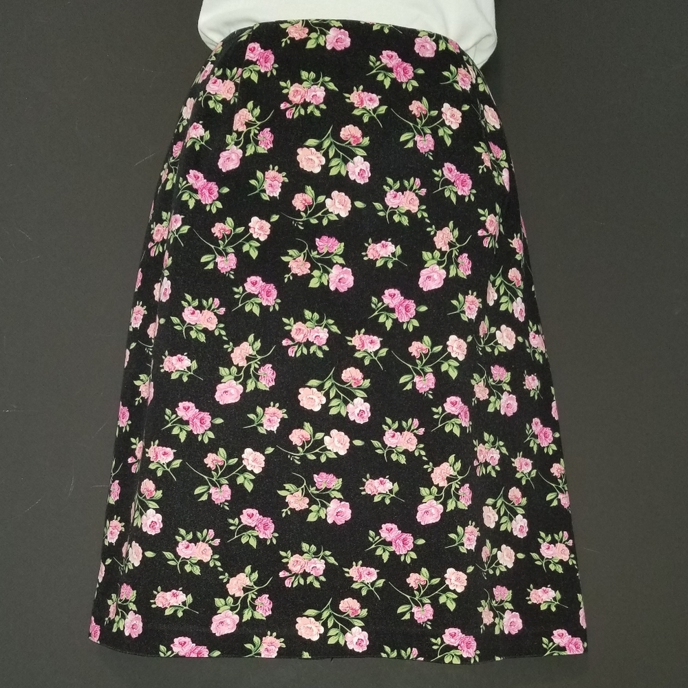 Skirt 🌸🌹Pink Roses🌹🌸 Size S